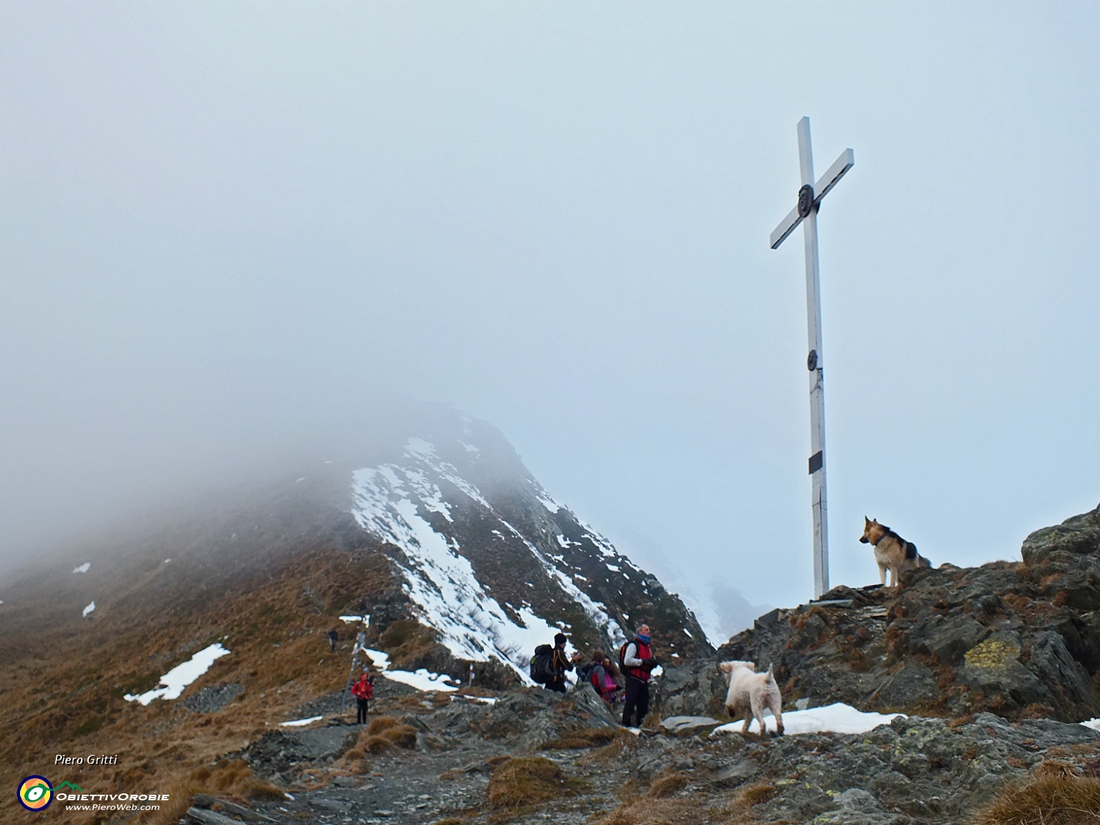 20 Alla croce di Passo Tartano (2102 m.).JPG